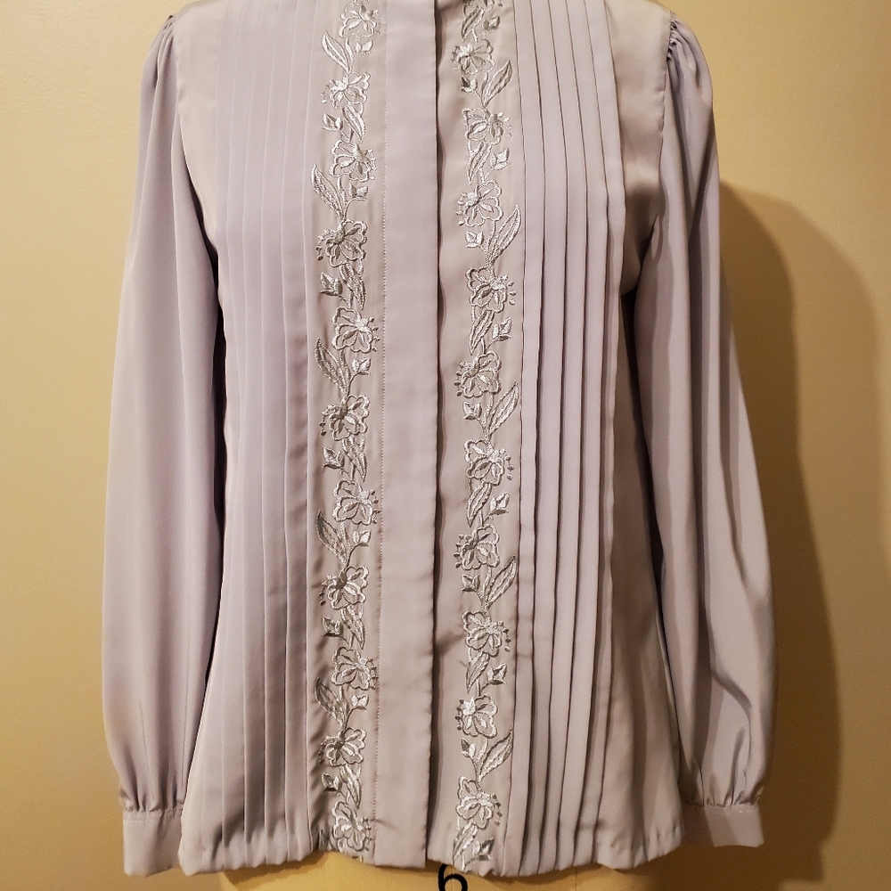 Vintage Gailord size 10 lavender blouse/ button up